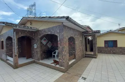 03 casas no terreno - alugadas e rendendo! ideal para quem investe em locação ou tem família grande!