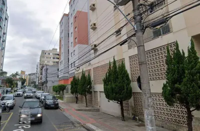 Apartamento central de frente, 3 quartos, garagem, elevador.