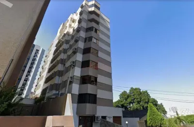 Apartamento central de frente, 3 quartos, garagem, elevador.