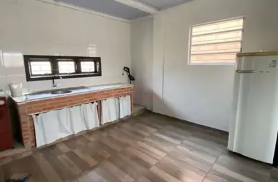 Sobrado semi-novo, em boa localização do bairro pinheirinho, criciuma sc