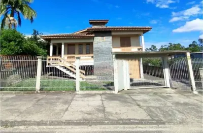 Sobrado todo em alvenaria, 3 qts, 3 banheiro na Mina  União em Criciúma.