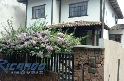 Casa duplex à venda com 5 quartos na praia do ribeiro em vila velha-es.