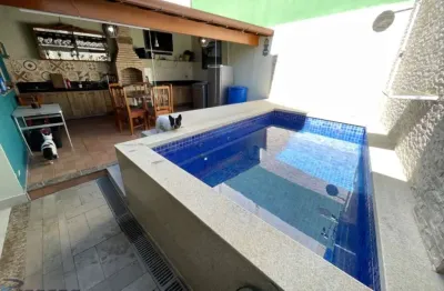 Casa duplex 3 suítes, piscina, espaço gourmet à venda no bairro são judas tadeu - guarapari es.