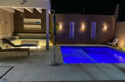 Casa duplex à venda, decorada, alto padrão composta de 3 quartos, suíte máster, na praia do morro, guarapari es.