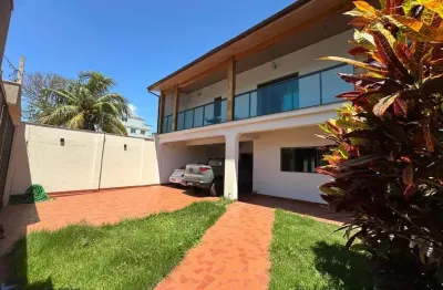 Casa duplex à venda de altíssimo padrão na praia do morro, guarapari es.