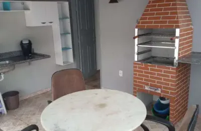 Cobertura duplex à venda na praia do morro, com 3 quartos, sendo 2 suítes, excelente localização, todo reformado, 1 vaga de garagem e terraço