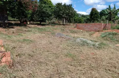 Chácara em tatuí, 2.200 m², com alicerce pronto para construir.