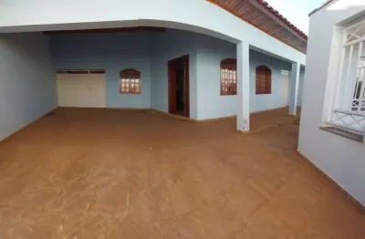 Casa em tatuí, dr. laurindo, térrea, 3 quartos (2 suítes), quintal grande.