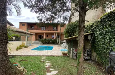 Sobrado com 03 suítes e piscina no jardim das américas
