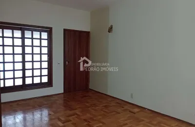 Casa com 3 quartos para alugar na Vila Mamedina, Lençóis Paulista 