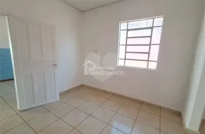 Casa com 2 quartos para alugar na Vila Mamedina, Lençóis Paulista 