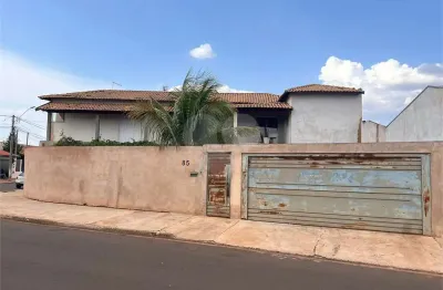 Casa de 3 quartos, 268m² no bairro residencial santa terezinha i, em lençóis paulista