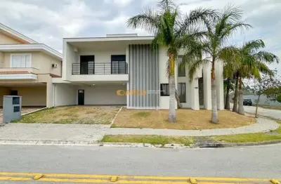 Casa em condomínio - 4 suítes - 600m² de terreno - excelente acabamento