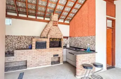 Sobrado 3 dormitórios, garagem coberta e área gourmet no villa branca sp