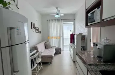 Apartamento mobiliado com 37m² - região central - varanda - lazer com piscina