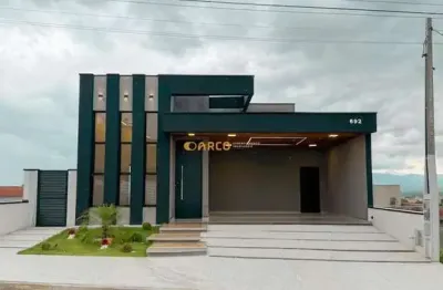 Casa de Condomínio à Venda com 3 quartos, 3 banheiros, 4 vagas e 158m²