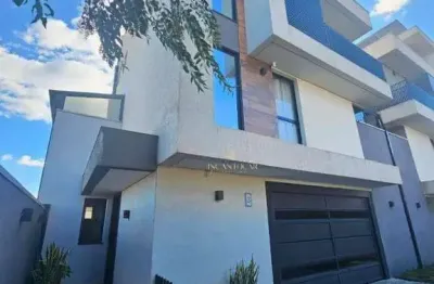 Triplex de alto padrão semimobiliado em condomínio fechado à venda no xaxim |3 vagas cobertas |3 dormitórios (1 suíte) |174m² r$ 1.050.000