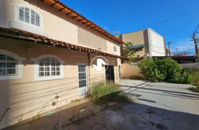 Casa Comercial em Duque de Caxias, Cuiabá - Venda - 368m² - Churrasqueira, Piscina, Garagem - Aceita animais