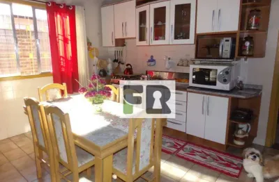 Excelente casa, de 2 dorm. c/  vagas de garagem coberta, americana, alvorada/rs, 90m² privativos.