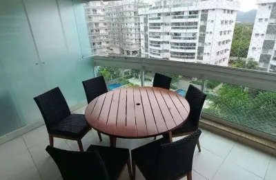 Apartamento à venda – 121 m² | 3 suítes | varanda com cortina de vidro