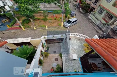 Casa duplex em condomínio com 2 suítes, varanda, terraço, sala, copa, cozinha, 1 vaga garagem