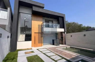 Casa com 4 suítes, piscina com iluminação e prainha, garagem com tomada para veículo elétrico