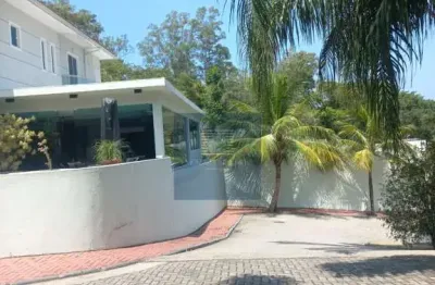 Condomínio em área nobre do rj aluguel. casa freguesia
