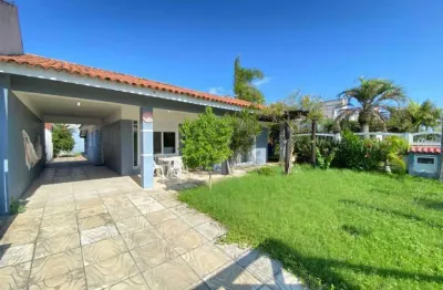 Elegance imóveis: elegante casa térrea com 4 dormitórios, mobiliada, poucas quadras do mar na praia de xangri-lá.