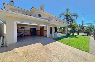 Elegance imóveis: belíssimo sobrado com 3 dormitórios, semimobiliado, em localização privilegiada na praia de xangri-lá.