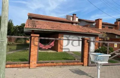 Elegance imóveis: belíssima casa estilo sobrado com 4 dormitórios, mobiliada, 3 quadras do mar na praia de xangri-lá.