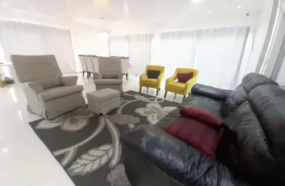 Casa com piscina localizado no centro da praia de xangri-lá próxima ao mar.