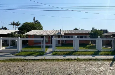 Casa com 4 quartos à venda na rua irerê, 414, atlântida, xangri-lá por r$ 1.300.000