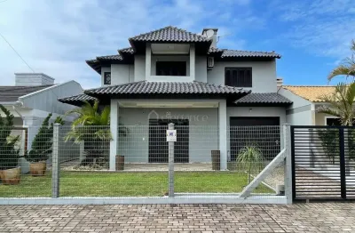 Casa estilo sobrado com quatro dormitórios e piscina à venda em xangri-lá.