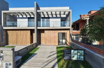 Sobrado mobiliado próximo ao mar à venda no centro de xangri-lá.