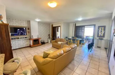 Apartamento três dormitórios no centro de xangri-lá.