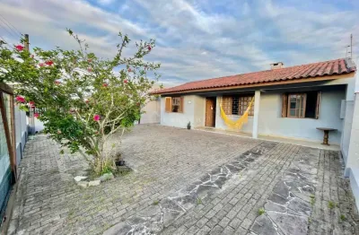 Casa com três dormitórios à venda no centro de xangri-lá.