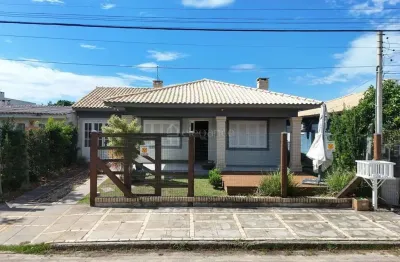 Casa com 3 quartos à venda na Rio Das Contas, 882, Centro, Xangri-Lá