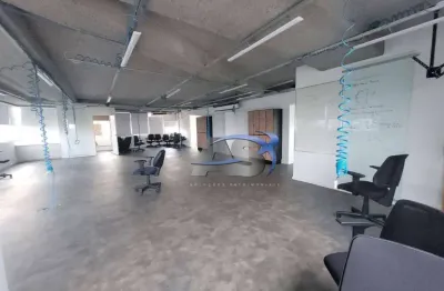 Andar corporativo com 328m² 2 espaços em vão livre com 5 salas  4 wc´s  e 2 copas , direito a 4 vagas de garagem