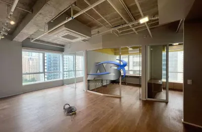 Conjunto comercial em Moema com 135m², por R$ 18.500,00/mês de aluguel.