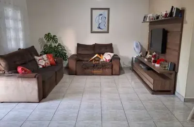 Imperdível casa à venda em jundiaí-sp, na vila maringá! 3 quartos, 1 suíte, 2 salas, 3 banheiros, 4 vagas de garagem.