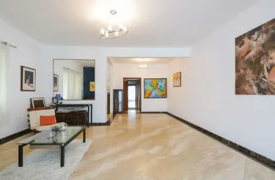 Confortável casa tipo para venda em jardim da glória com 3 quartos, sendo 2 suítes, 250m²
