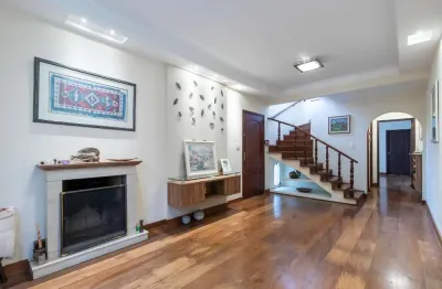 Elegante sobrado para venda em vila alexandria com 3 quartos, sendo 1 suíte, 180m²