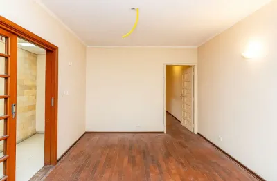Agradável casa tipo para venda em jardim prudência com 3 quartos, sendo 1 suíte, 144m²