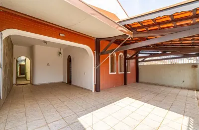 Versátil casa tipo para venda em jardim chapadão com 3 quartos, sendo 1 suíte, 239m²