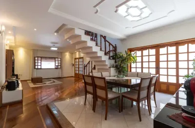 Confortável sobrado para venda em Vila Clementino com 3 quartos, sendo 3 suítes , 241m²