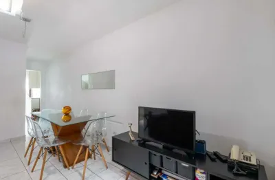 Versátil sobrado para venda em Jardim das Palmas com 2 quartos , 77m²