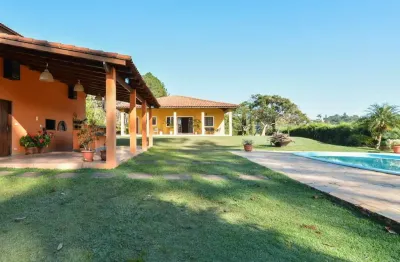 Aconchegante casa em condomínio para venda com 3 quartos, sendo 3 suítes , 375m²