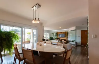 Agradável casa para venda em Pacaembu com 4 quartos, sendo 3 suítes , 400m²