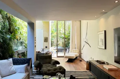 Aconchegante casa de vila para venda em Itaim Bibi com 2 quartos, sendo 2 suítes , 250m²