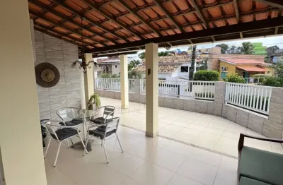 Alugo excelente casa 2/4 em condominio fechado na estrada do coco